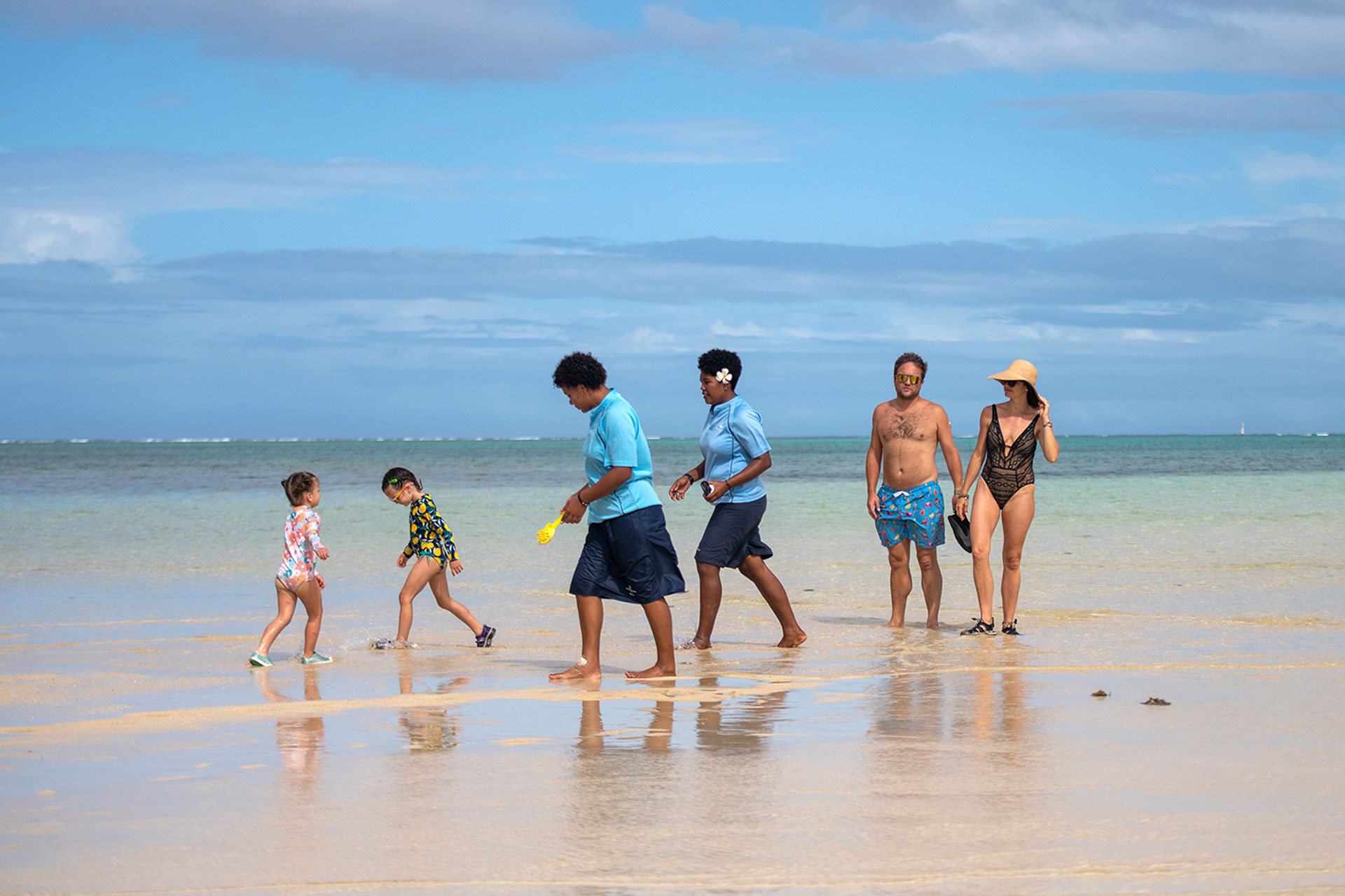 All-inclusive-family-resort-5-Fiji-Kids-Eco-Programmes Image shows a family on vacation along with 2 dedicated nannies at Jean-Michel Cousteau Resort Fiji, an all-inclusive family resort in Fiji.
